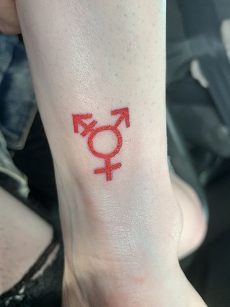 Transmasc Tattoo Ideas, Trans Symbol Tattoo, Testosterone Tattoo, Transmasc Tattoo, Non Binary Tattoo Ideas, Tattoo Ideas Punk, Non Binary Tattoo, Trans Tattoo Ideas, Nonbinary Tattoo