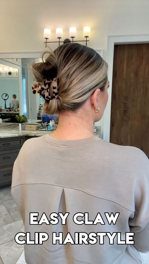 Morgan Bullard on Instagram: “My favorite way to wear my hair in a claw clip! 😍🫶🏼 It’s so easy and stays all day!!! Seriously takes one minute and is so easy. 🤌🏼 Y’all…” Hair In A Claw Clip, Medium Length Hair Up, Hair Clip Hairstyles, Claw Clip Hairstyle, Easy Updos For Medium Hair, Clip Hairstyle, Long Hair Clip, Easy Hair Updos, Up Dos For Medium Hair