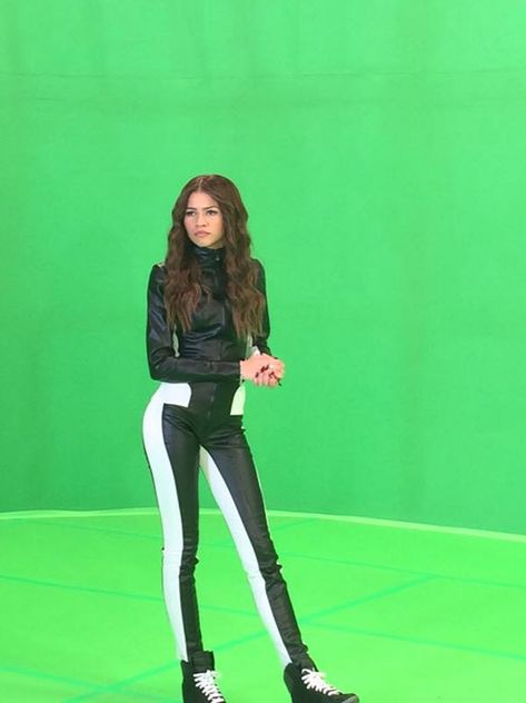 Undercover Outfits, Kc Undercover Outfits, Kc Undercover, Zendaya Fashion, Zendaya Maree Stoermer Coleman, Zendaya Style, Zendaya Coleman, Bella Thorne, Disney Shows