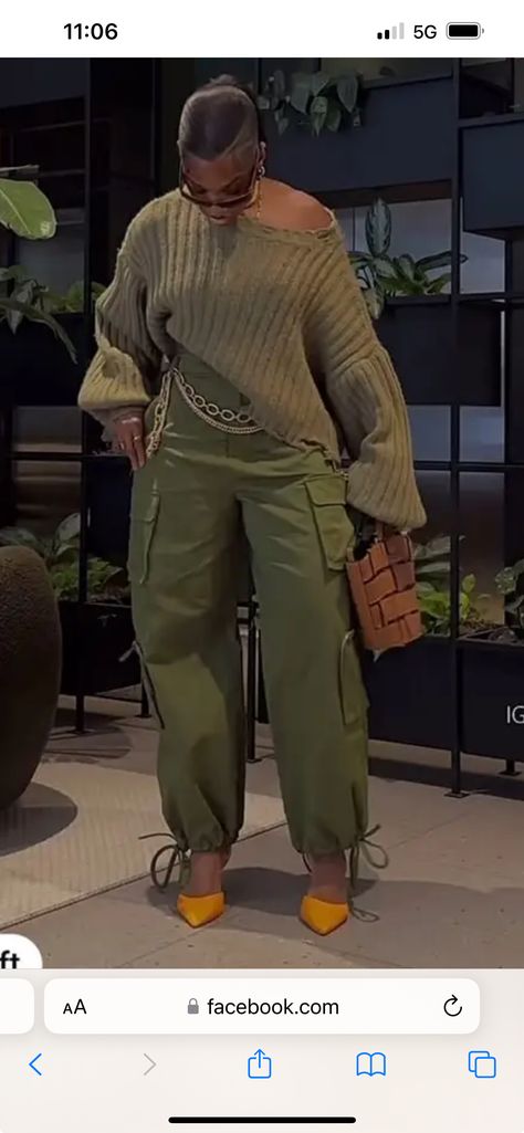 Fall Green Pants Outfit, Gold Cargo Pants Outfit, Mustard Green Outfit, New York Urban Street Style, Green Cargo Pants Outfit Black Women, Lepord Print Outfit Ideas Aesthetic, Black Cargo Joggers Outfits Women, 40 Year Old Black Womens Fashion, Fall Casual Outfits Black Women