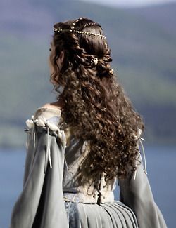 Medieval lady. pinterest: us_nilep Medieval Hairstyles, Fantasy Hair, Hair Reference, Narnia, Historical Fashion, Pretty Hairstyles, Hair Goals, Hair Inspo, Beautiful Hair