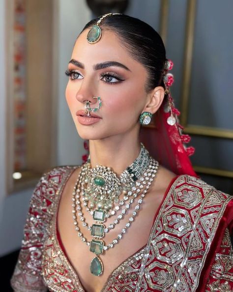 Wedding Bridal Look Indian, Wedding Elegant Makeup, Best Bridal Makeup Indian, Wedding Jewelry Ideas For Bride Indian, Indian Bridal Makeup Wedding, Nepali Makeup, Eid Inspo Outfits, Unique Bridal Looks, Bridal Makeup Shoot