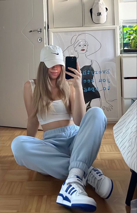 Adidas Forum Low Outfit, Blue Joggers Outfit, Adidas Forums, Outfit Ideas Sporty, Louis Vuitton Sneaker, Looks Adidas, Nike Yeezy, Air Jordan Nike, Adidas Forum Low