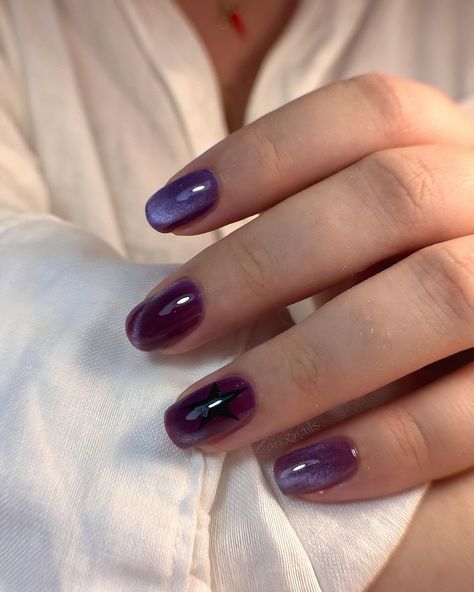 These nails remind me of @muglerofficial “Alien” (aka one of my favorite perfumes 🎀) Purple bluish cat eye nails with a star ⭐️ . . . #nails #mugler #alien #alienperfume #mugleralien #starnails #nailinspo #purplenails #jellynails #cateyenails #nailsofinstagram #bluenails #nailart Cute Nail Ideas Winter, Black And Purple Cat Eye Nails, Purple Nails Cat Eye, Light Green Cat Eye Nails, Korean Cat Eye Nails, Purple Nails Almond Shape, Nails With A Star, Cat Eye Nails Purple, Cat Eye Nails Blue