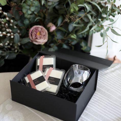 Coco & Ginger luxurious wax melt gift set ❤️ Choose from 12 signature scents and 4 designs of melters to create the perfect custom gift set. We have a new melter coming soon - any guesses on what pattern it will be? https://cocoginger.co.uk/product-category/wax-melts/ #handmade #shoplocal #homedecor #decor #home #design #scentedcandles #style #candlelight #homewares #candlelover #favouritescent #diffusers #fragrance #supportsmallbusiness #scentmemories #emotions #waxmelts #giftset Candle And Wax Melt Gift Box Ideas, Wax Melt Product Photography, Luxury Candles Packaging Boxes, Wax Melt Gift Set, Lux Candles, Fm Wax Melts, Luxury Wax Melts, Black Packaging, Signature Scent