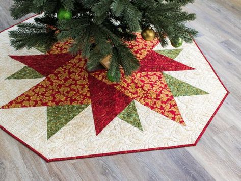 28 Christmas tree skirts to make - Swoodson Says Quilted Christmas Tree Skirt, Quilted Christmas Tree, Tree Quilt Pattern, Christmas Tree Skirts Patterns, Tree Skirt Pattern, Xmas Tree Skirts, Pretty Christmas Trees, Christmas Tree Quilt, Christmas Tree Skirts