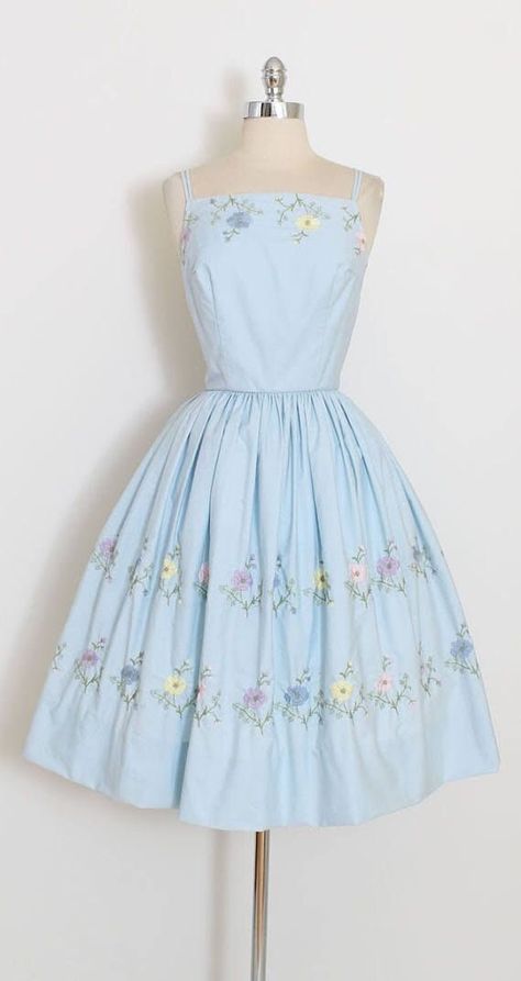 Dresses 50s, Blue Peter, Vintage Dresses 50s, Vintage 1950s Dresses, 1950s Style, Elegante Casual, Medieval Dress, Beauty Dress, 50s Dresses