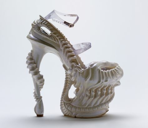 'Alien' shoe on The Museum of Savage Beauty Most Expensive Shoes, Alexander Mcqueen Savage Beauty, Skull Shoes, Savage Beauty, Alexander Mcqueen Fashion, Expensive Shoes, Mcqueen Fashion, Alexander Mcqueen Shoes, Bad Romance