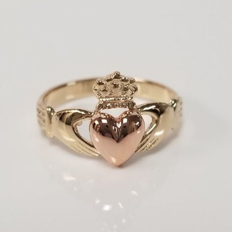 -----[N/A]----- Baby Gold Rings, Gold Claddagh Ring, Irish Ring Claddagh, Outfit Look, Jewelry Accessories Ideas, Classy Jewelry, Dope Jewelry, Jewelry Lookbook, Jewelry Inspo