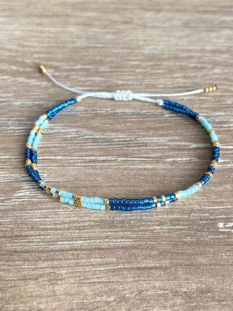 Beaded Bracelets Ideas, Leather Bead Bracelet, Minimalist Bracelets, Seed Jewelry, Collar Hippie, Aqua And Gold, Wax Cord Bracelet, Bracelets Ideas, Embroidery Bracelets