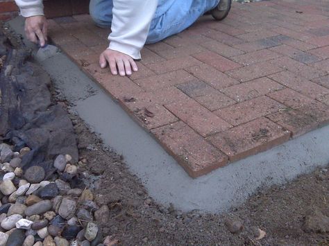 How to lay brick pavers, brick pavers, outdoor projects, outdoor living, gardening projects, tips and tricks, gardening tips and tricks. How To Lay Pavers, Patio Repair, Paver Edging, Patio Edging, Brick Driveway, Pavers Diy, Diy Patio Pavers, Brick Paver Patio, Brick Edging