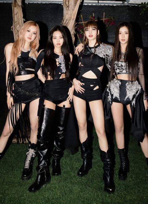 Rose Blackpink Purple Outfit, Blackpink Coachella Outfits, Blackpink Purple, Ot4 Blackpink, Coachella Inspired Outfits, Outfit Blackpink, Blackpink Wallpapers, Blackpink Instagram, Blackpink Coachella