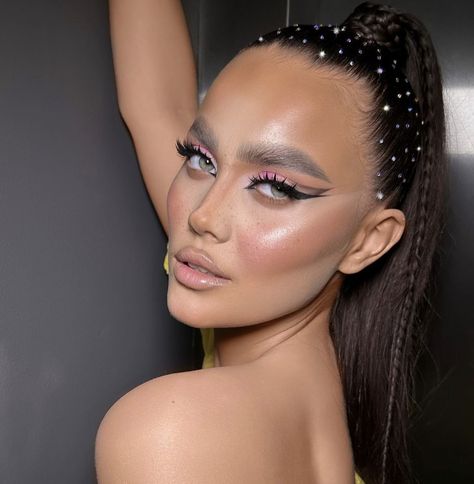 Slicked Back Hair Down Straight, Slick Hair With Gems, Exotic Makeup, Lux Hair, Techno Outfit, Pearl Look, Fashion Illustration Poses, Kylie Makeup, Cheerleading Hairstyles