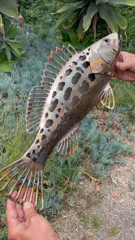 Metal Fish Sculpture, Pop Sculpture, Fish Decor, Welding Art Projects, Sea Decor, Metal Fish, Fish Sculpture, Metal Yard Art, Metal Garden Art