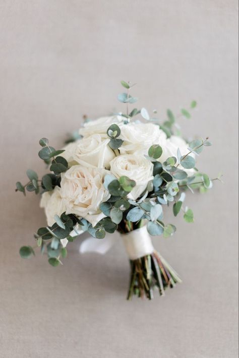 Bouquet Wedding Roses, Simple Bridesmaid Bouquets, Small Simple Wedding, Rose Bridesmaid Bouquet, 2026 Wedding, Ivory Bridal Bouquet, Brides Flowers Bouquet, White Rose Wedding Bouquet, Elegant Wedding Bouquets