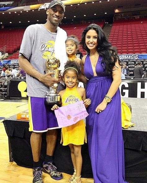 The Bryant Family on Instagram: “The Bryant Family” Kobe Bryant And Wife, Kobe Bryant Daughters, Kobe Mamba, Bryant Lakers, Kobe Bryant Family, Kobe & Gigi, Kobe Bryant Nba, Vanessa Bryant, Kobe Bryant Pictures