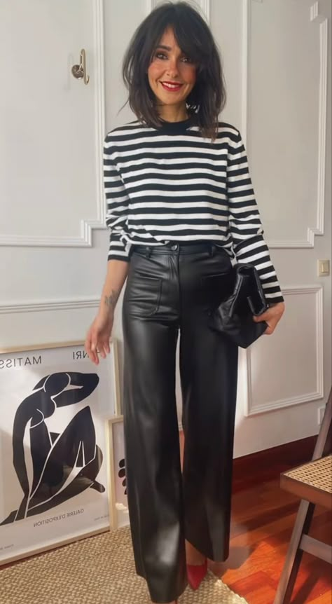 Black Leather Pants Outfit For Work, Leather Culottes Outfit Winter, Leather Office Outfit, Forty Year Old Women Fashion, How To Style Wide Leg Leather Pants, Spring Leather Pants Outfit, Cullotes Outfit Winter, Leather Cropped Pants Outfit, Wide Leather Pants Outfit