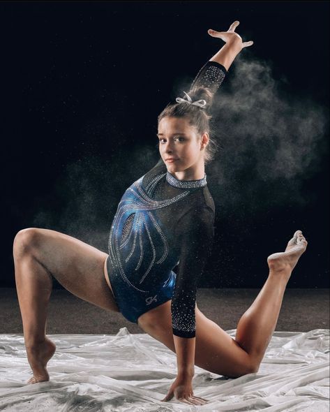 Cute Gymnastics Picture Poses, Gymnastics Senior Pictures, Gymnastics Quotes, Gymnastics Poses, Gymnastics Photos, Gymnastics Photography, Cheer Stunts, Gymnastics Pictures, Team Photos