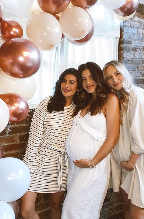 Photoshoot With Pregnant Friend, Pose With Pregnant Friend, How To Pose With Pregnant Friend, Baby Shower Poses With Friends, 3 Pregnant Friends, Three Pregnant Friends, Friend Pregnancy Photos, Maternity Fashion Dresses, Pregnant With A Girl