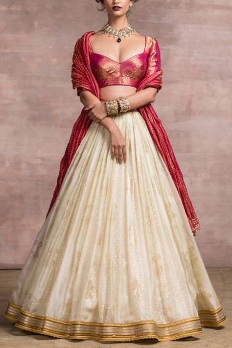 Grand Lehenga, Handloom Lehenga, White Lehenga, Simple Lehenga, Indian Designs, Indian Outfits Lehenga, Brocade Blouse, Lehenga Designs Simple, Indian Dessert