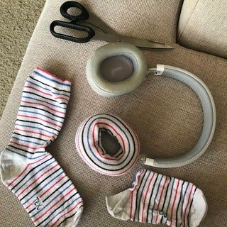 Sockophones - Earphone Padding Made From Socks: 6 Steps Earphones Diy, Diy Headphones, Diy Glue, Lazy Person, Diy Socks, Spinning Yarn, Everyday Hacks, Diy Cushion, Small Sewing Projects