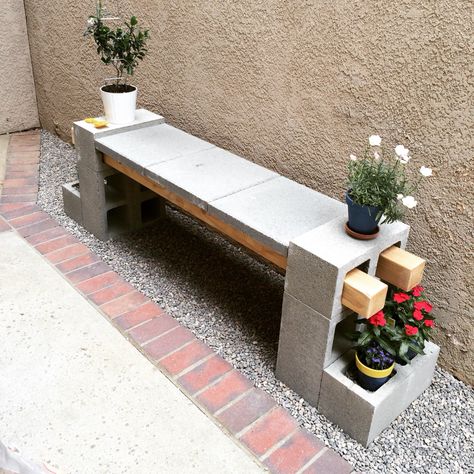 Cinder Block Furniture, Cinder Block Garden, Diy Backyard Patio, Girl Cave, Cinder Blocks, Garden Remedies, House Remodeling, Concrete Bench, Garden Hacks