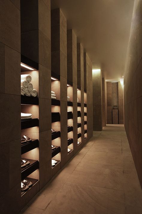 Spa And Wellness Center – Claudio Silvestrin Architects Spa Center Aesthetic, Wellness Space Design, Spa Shower Design, Health Spa Design, Spa Center Architecture, Modern Wellness Center, Luxury Wellness Spa, Spa Entryway Ideas, Spa Asethic