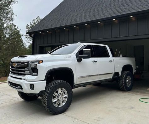 Chevy Silverado High Country, Silverado High Country, Chevy 2500, Diesel Pickup Trucks, Trucks Lifted, Chevy Diesel Trucks, Trucks Lifted Diesel, Dream Trucks, Armored Truck