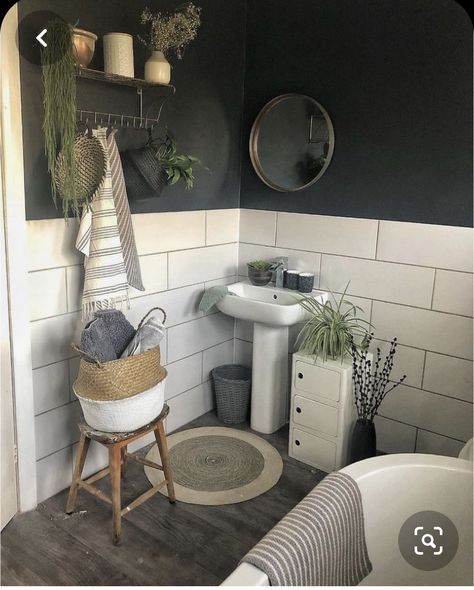 Green Boho bathroom Gray Bathroom Walls, Cozy Bathroom, Modern Bathroom Remodel, Mid Century Modern Bathroom, White Bathroom Tiles, Bathroom Inspiration Modern, Boho Bathroom, Trendy Bathroom, Grey Flooring