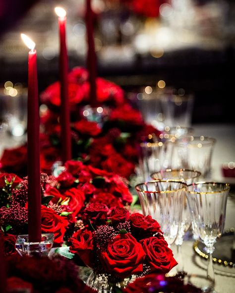 A rich palette of bold reds, lush roses, and glimmering candlelight created a dramatic and sophisticated atmosphere, celebrating love in its most vibrant form at the Londoner. The venue’s contemporary elegance set the stage for an unforgettable evening, with @craigdavid’s performance adding additional touches of romance into the magic of the night ❤️🌹 #romanticweddingtheme #luxuryweddingplanner #timelessromance #bespokeweddingdesign  #luxuryeventdecor #weddinginspo2025 Christmas Tablescapes Elegant, Christmas Table Settings Elegant, Christmas Table Ideas, Festive Tablescape, Red Tablecloth, Tafel Decor, Tablescape Ideas, Reindeer Decorations, Christmas Tablescape