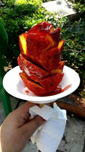 Botanas suculentamente deliciosas con mucho chamoy. Mexican Snacks, Mexican Street Food, Food App, Food Obsession, Yummy Food Dessert, Pretty Food, Food Cravings, Aesthetic Food, Good Eats