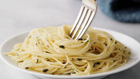 Simple Angel Hair Pasta, Angel Hair Pasta Salad, Pasta With Olive Oil, Pasta With Garlic, Angled Hair, Olive Oil Pasta, Olive Oil Garlic, Easy Butter, Angel Hair Pasta