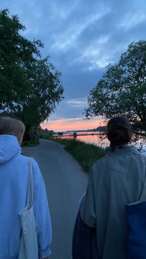 Walks Outside Aesthetic, Sunrise Walks Aesthetic, Summer Gym Aesthetic, Taking Walks Aesthetic, Summer Walks Aesthetic, Summer Vision Board Pictures, Nature Walks Aesthetic, Summer Glow Up Aesthetic, Evening Walk Aesthetic