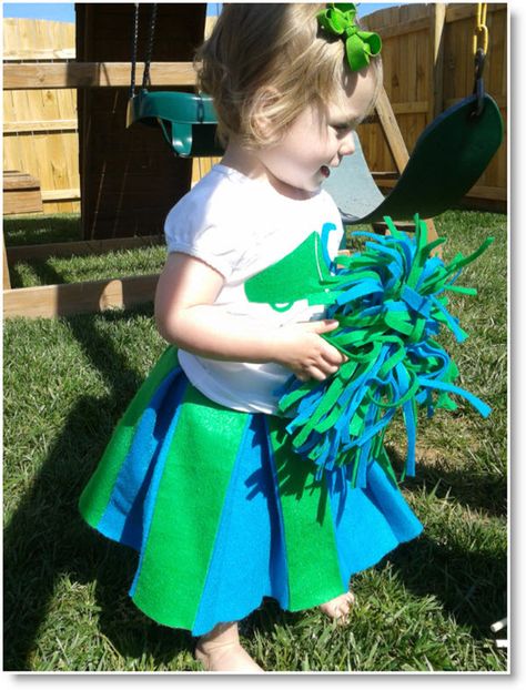 cheerleader POM Poms ♥ http://felting.craftgossip.com/2014/08/24/go-felt-win-take-two-easy-diy-cheer-pom-poms-and-skirt/ Cheerleading Allstar, Cheerleader Ideas, Felting Patterns, Cheerleader Party, Sewing Costumes, Pep Club, Diy Crafts For Boyfriend, Tailgating Ideas, Cheer Pom Poms