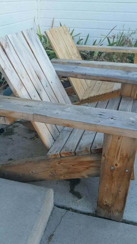 Pallet Adirondack Chair Set • 1001 Pallets Adirondack Chairs Diy, Diy Wood Plans, Adirondack Chair Plans, Pallet Garden Furniture, Pallet Chair, Wooden Chairs, Outdoor Furniture Plans, Pallet Crafts, Pallet Furniture Outdoor