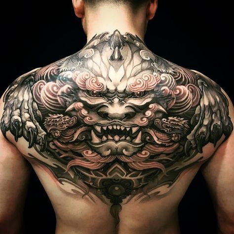 🔥#Asianinkandart🔥 on Instagram: “Shishi tattoo done by artist 🔥 @reee_vtattoo  #asianinkandart” Upper Back Dragon Tattoo, Upper Back Tattoo Men, Fudog Tattoo, Back Tattoos For Guys Upper, Foo Dog Tattoo Design, Wing Tattoo Men, Foo Dog Tattoo, Upper Back Tattoos, Dragon Tattoo Art