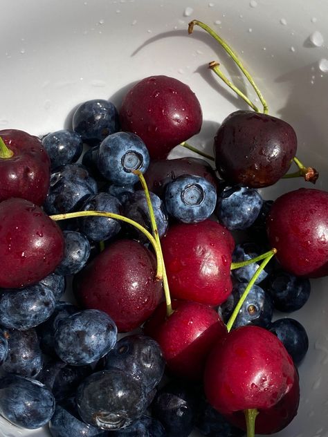 Healthy Living Fruits Blueberries Cherries Breakfast Market Morning Aesthetics Meal Navy Blue And Red Aesthetic, Dark Red And Blue Aesthetic, Blueberries Aesthetic, Berry Aesthetic, Blueberry Aesthetic, Blueberry Photography, Morning Aesthetics, Fatale Aesthetic, Red Mood