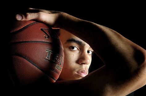 High School Basketball Players, Senior Sports Photography, Basketball Team Pictures, Tyus Jones, Ball Pictures, Basketball Pictures Poses, Sports Photoshoot, Basketball Senior Pictures, Ball Photography