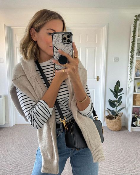 Striped Top Outfit, Sleeve Shirt Outfit, Mum Fashion, Long Sleeve Outfits, Stripe Outfits, Colour Combo, Mode Inspo, Tshirt Outfits, Mom Outfits