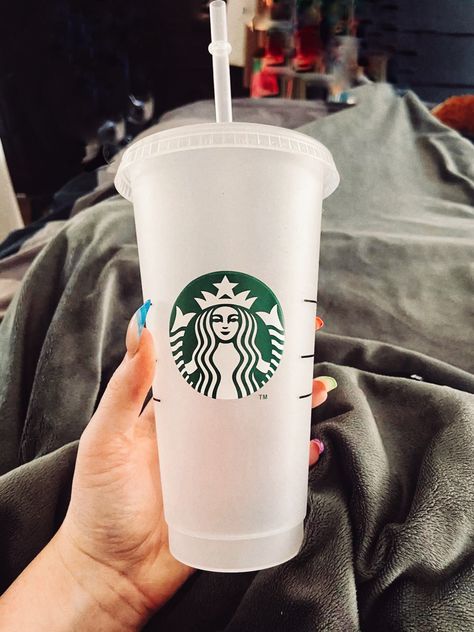 Starbucks Plastic Cup, Vanilla Aesthetic, Reusable Cup, Starbucks Cup, Starbucks Hot, Christmas 2022, Starbucks Cups, Cute Mugs, Plastic Cup