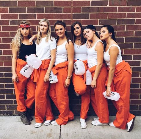 "Holes" Group Costume Blonde Halloween Costumes, Best Group Halloween Costumes, Makeup Zombie, Cute Group Halloween Costumes, Bff Halloween Costumes, Best Friend Halloween Costumes, Halloween Coustumes, Holloween Costume, Diy Kostüm