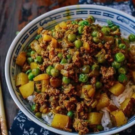 Minced Curry Ground Beef, Curry Minced Beef, Mince Curry Recipe, Curried Minced Beef Recipes, Mince And Rice Recipes, Mince And Rice, Minced Beef Curry, Minced Beef Recipes Easy, Beef Rice Bowl Recipe