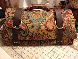 Carpet Bag Purse, Carpet Bags, Victorian Carpet, Funky Bags, Body Decor, Handmade Leather Backpack, Making Bags, Handbags Vintage, Sew Simple