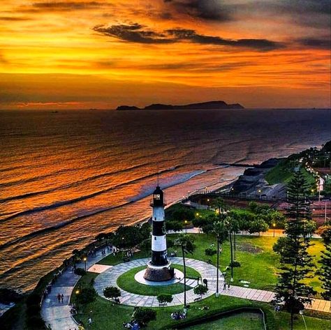 El Faro-Costa Verde - Lima Perú 🇵🇪 Travel Marketing, Lima Peru, Countries Of The World, Peru, The Good Place, Golf Courses, Beautiful Places, Natural Landmarks, Travel