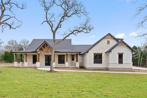 @adhouseplans shared a photo on Instagram: “What do you think of this beauty? 😍🏡⁠ ⁠ Our friends @dumbeckcustomhomes recently finished this stunning build of our Hill Country House…” • Mar 16, 2022 at 1:23pm UTC House Plan With Large Walk In Pantry, Hill Country House Plans One Story, House Plans With Large Pantry, House Plans With Butlers Pantry, House Plans With Office, Modern Farmhouse Plans One Story, Hill Country House Plans, Beautiful Country Homes, Hill Country Modern