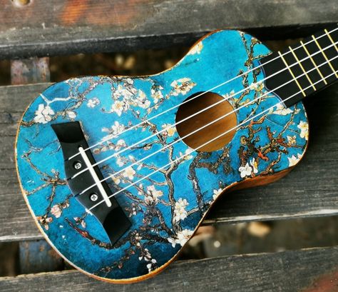 Ukelele Painted, Ukulele Holder, Ukulele Stickers, Painted Ukulele, Custom Acoustic Guitars, Guitar Artwork, Cool Ukulele, Ukulele Case, Hawaiian Crafts