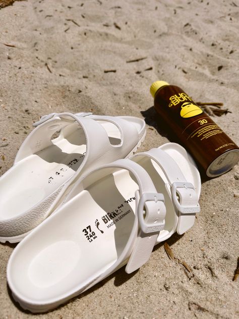 Beach Shoes For Sand, Beach Shoes Aesthetic, Birkenstock Beach, Birkenstock Aesthetic, Birkenstock Summer, Sun Bum, Birkenstock Sandals, Punta Cana, Beach Shoes