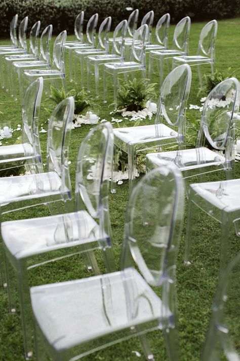 Wedding Venue Chairs, Ghost Chair Wedding, Hycroft Manor, Wedding Reception Chairs, Orange County Wedding Venues, Modern Tablescape, Roses Romantic, Clear Chairs, Romantic Italian