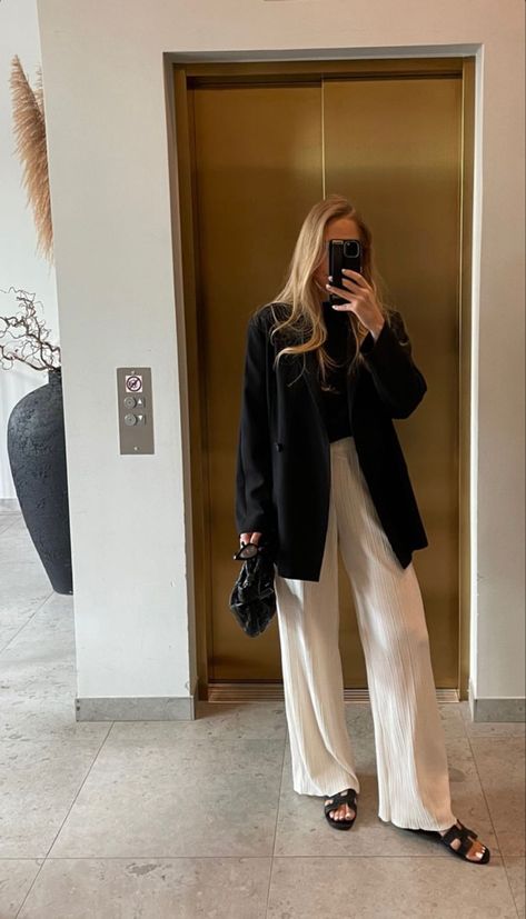 Trousers Outfit Work, Work Event Outfit Evening, Beige Linen Pants Outfit, Linen Blazer Outfit Women, Casual Streetwear Women, Linen Blazer Outfit, White Linen Pants Outfit, Linen Suits Women, Cream Linen Pants