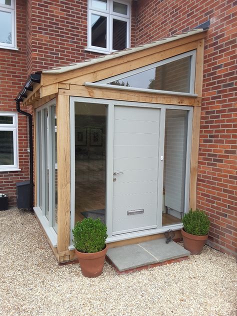 Timber-FunkyFront-Porch Grey Garage Door, Door Sheds, Modern Front Door Design, Front Door Design Ideas, Grey Garage, Porch Extension, Sas Entree, Veranda Design, Glass Porch